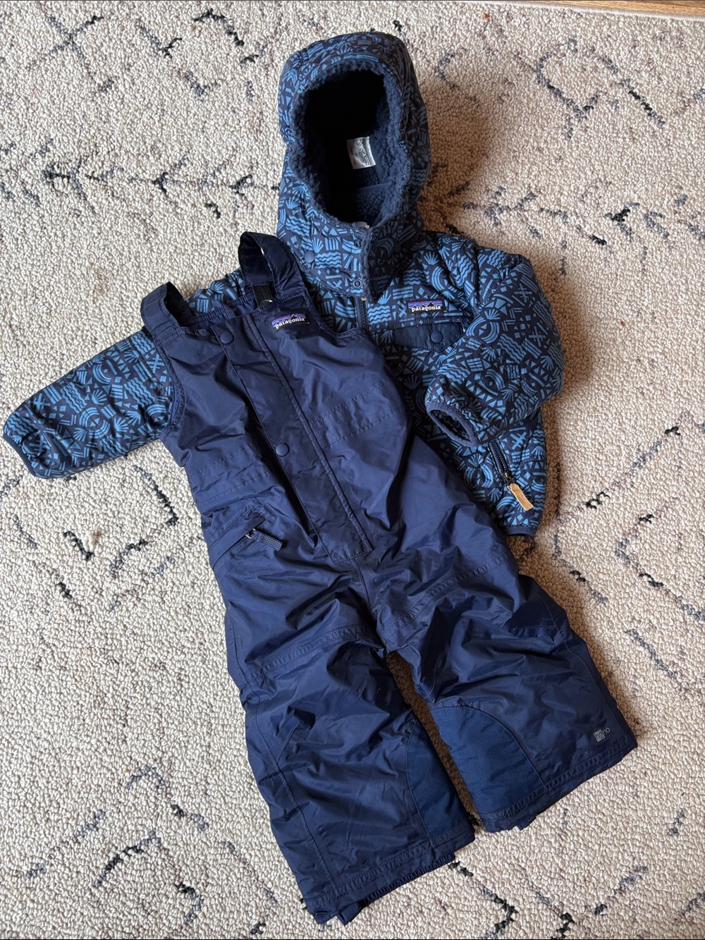 Patagonia  Snow Bib and  Jacket like new 2T